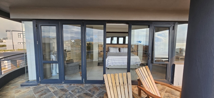 4 Bedroom Property for Sale in Perlemoenbaai Western Cape